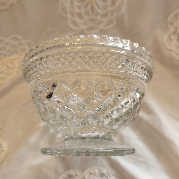 Anchor Hocking Wexford Diamond Glass Pedestal Covered Candy Dish - Picture 4 of 6
